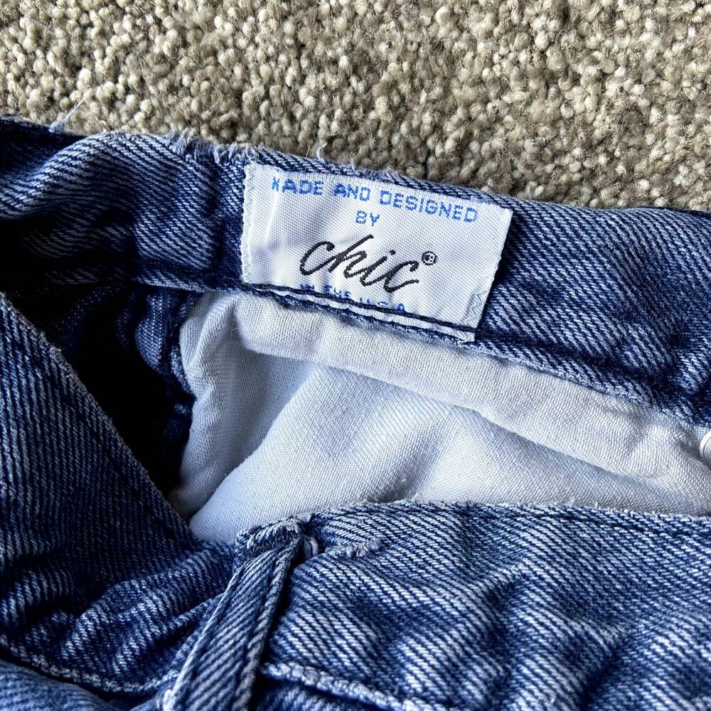 VINTAGE HIGH WAISTED CHIC JEANS MADE IN THE USA SIZE 4 - Picture 3 of 11